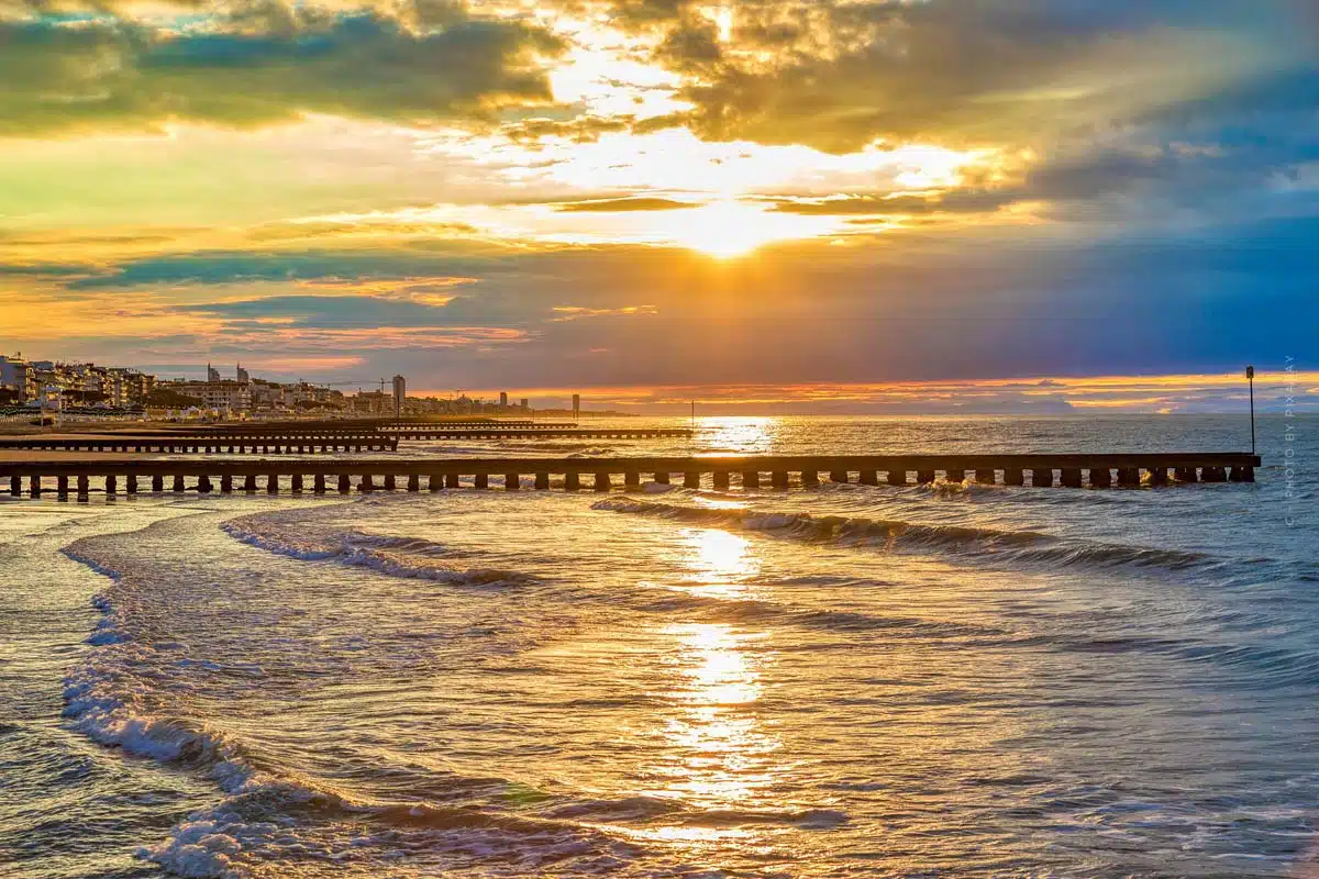 Camping in Jesolo: kilometers of sandy beach, shopping street & weather -  tips for the destination - CAMPWERK