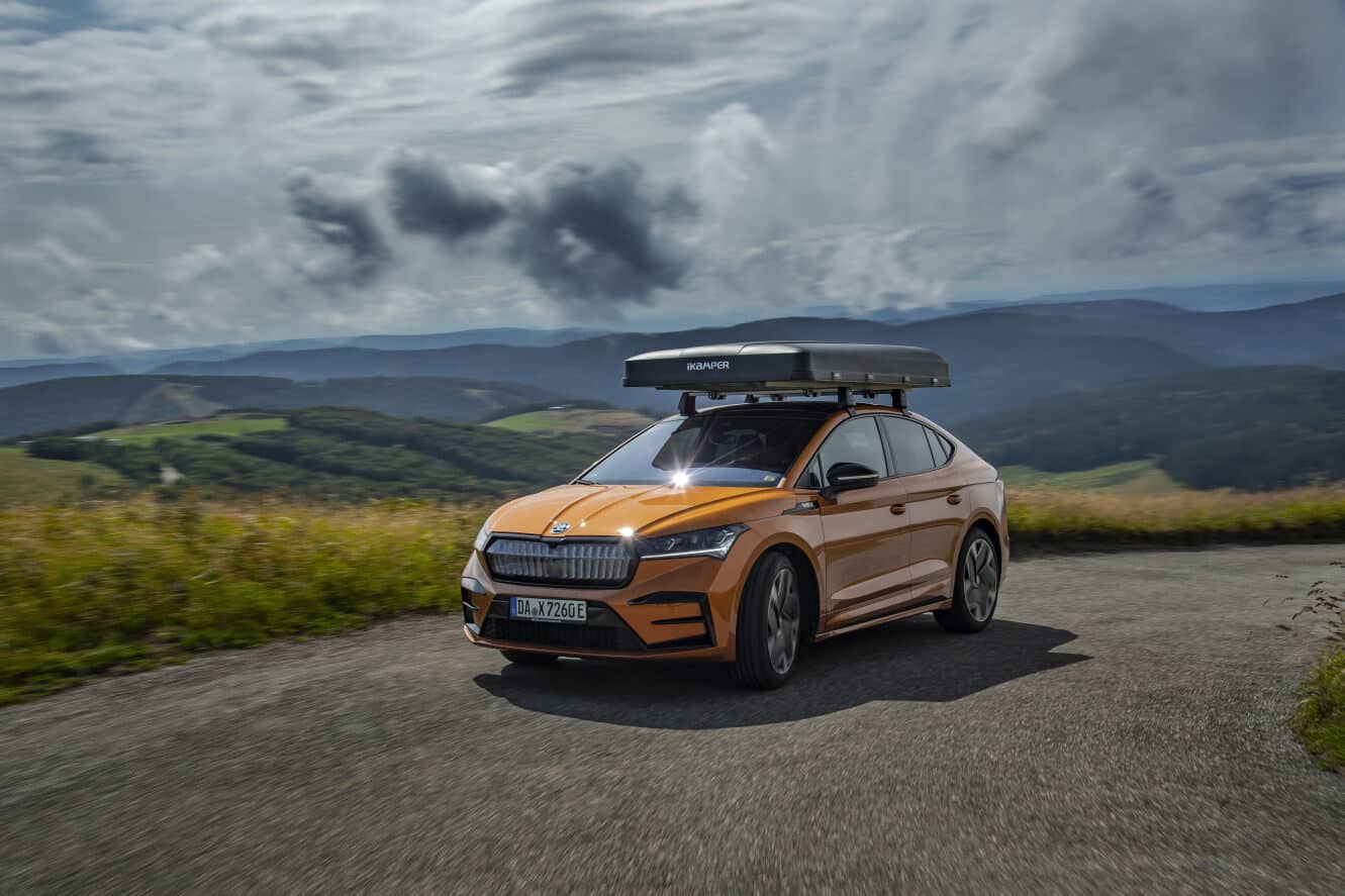 Škoda on the Tour de France: With an iKamper Skycamp roof tent on the roof through the Vosges.