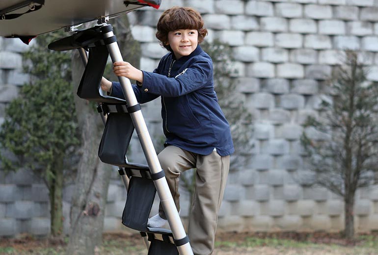 HC Steps. HC Steps offer a secure grip and minimize the risk of slipping. Easy to install, ideal for carefree camping with children and pets.