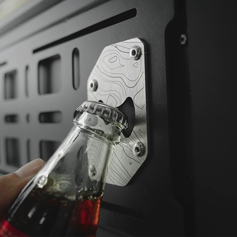 Bottle opener. Never search again! With the integrated bottle opener, you can refresh yourself at any time during setup and camping.